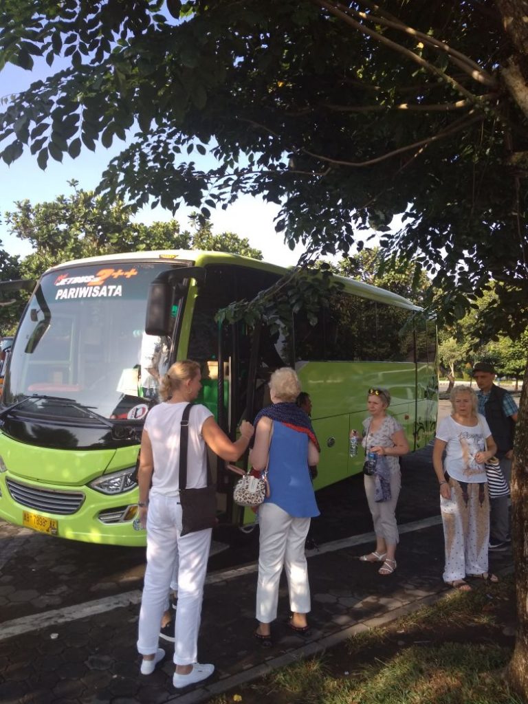 Bus Wisata Medium Jogja Iwan Transport (1)